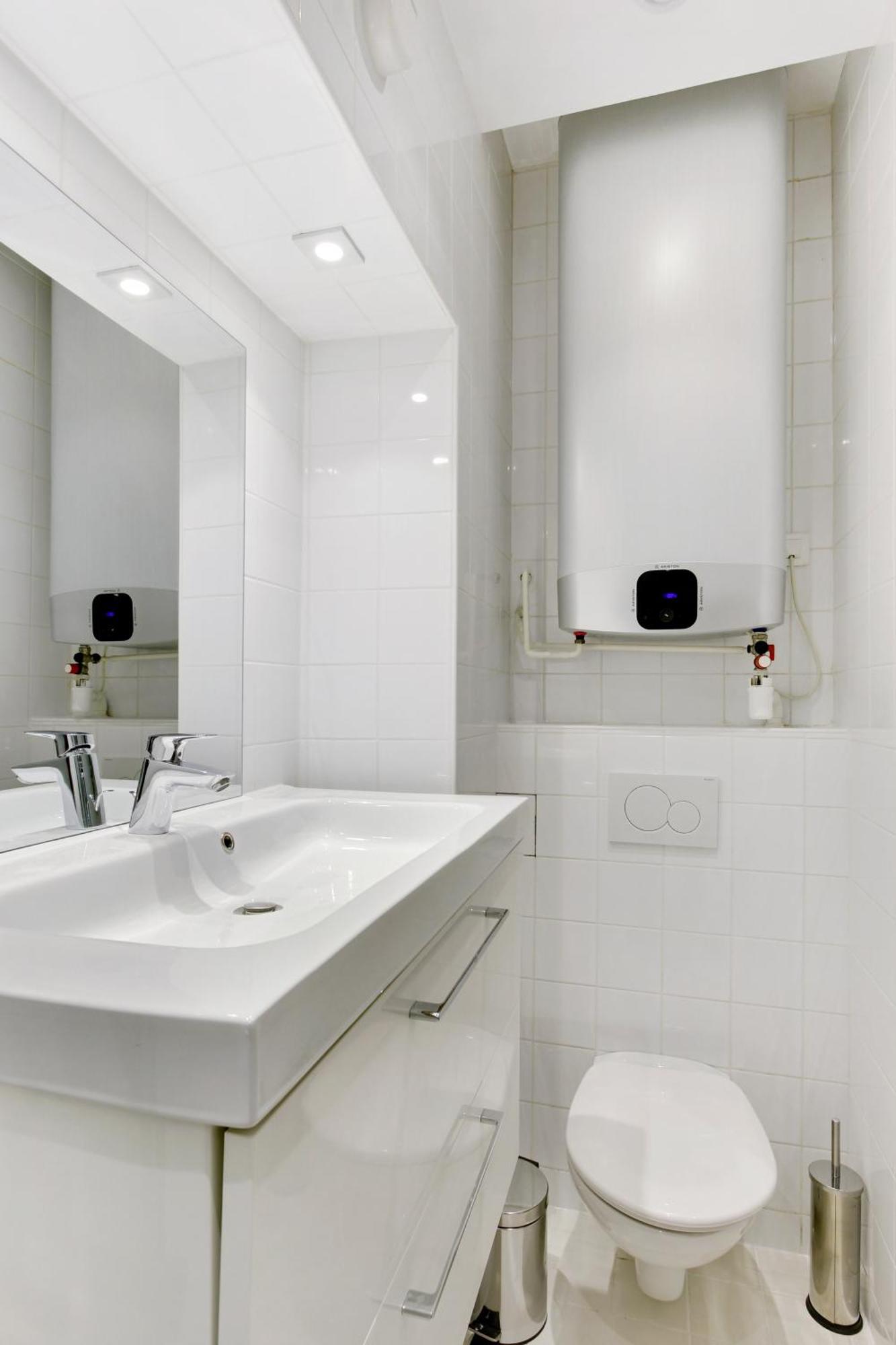 Pick A Flat's In Batignolles - Passage Cardinet * Parijs
